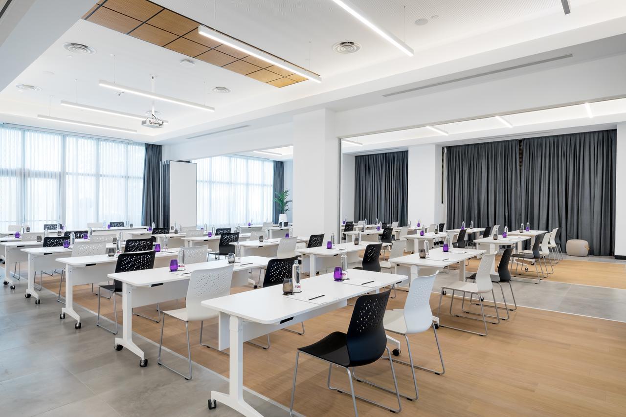 Barcelo Imagine Hotel Мадрид Екстериор снимка The conference room